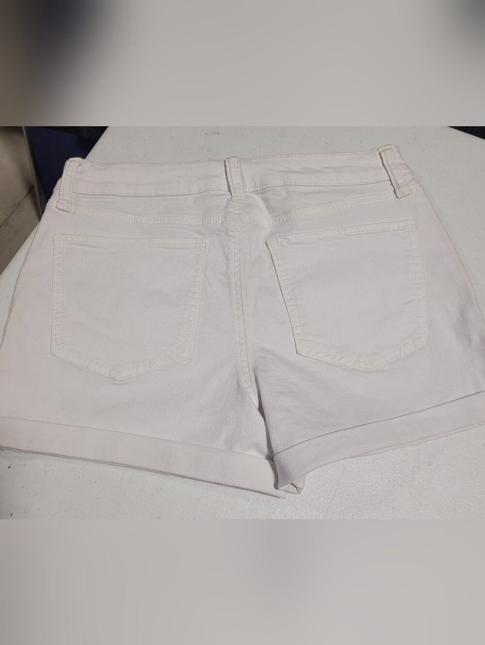 SO White Low-Rise Midi Jean Shorts - Picture 3 of 3